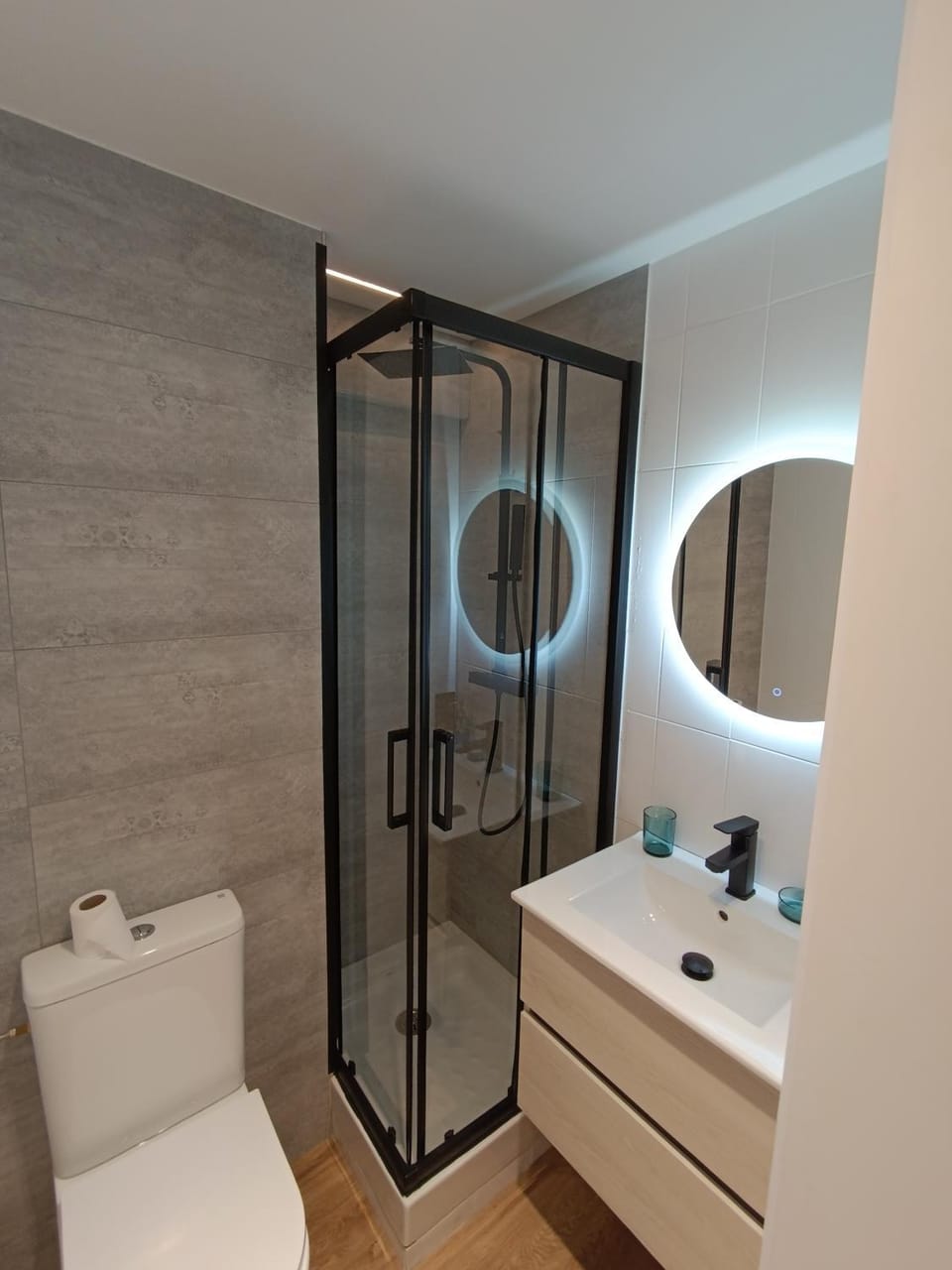 Shower, Bathroom, towels