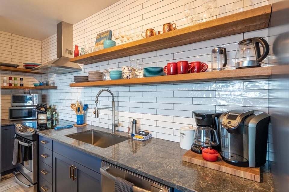 Coffee/tea facilities, Kitchen or kitchenette, dishwasher, minibar, pet friendly, stove, toaster