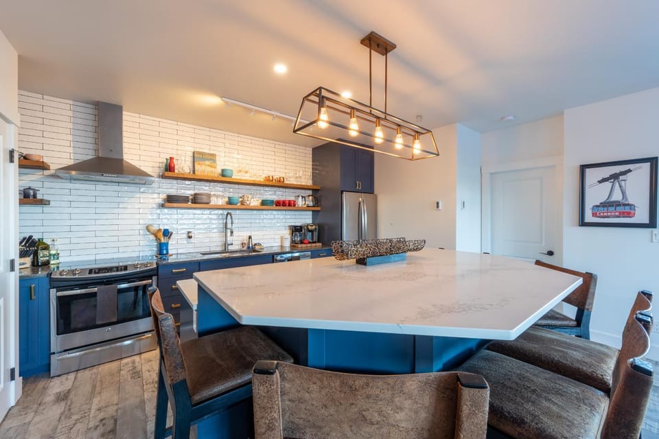 Kitchen or kitchenette, Dining area, pet friendly, stove