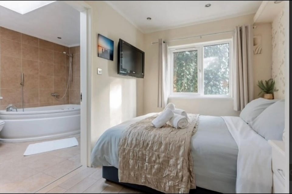 Bed, Bathroom, Bedroom, Bath