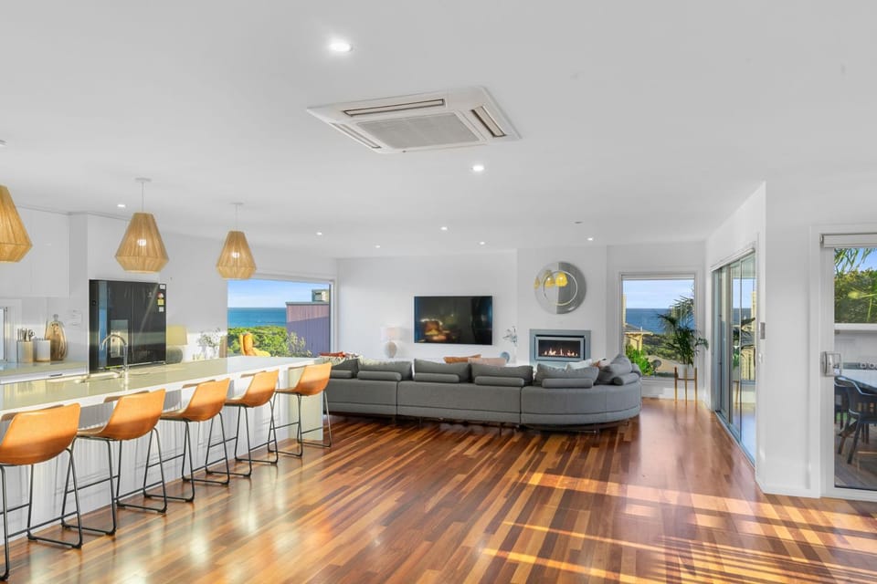 Luxurious Terrace Hideaway with a Heated Pool House in Ocean Grove
