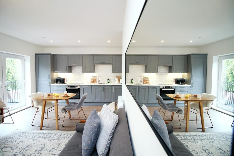 The North - City Centre 3 Bed Flat with Parking and Balcony Apartment in Cardiff