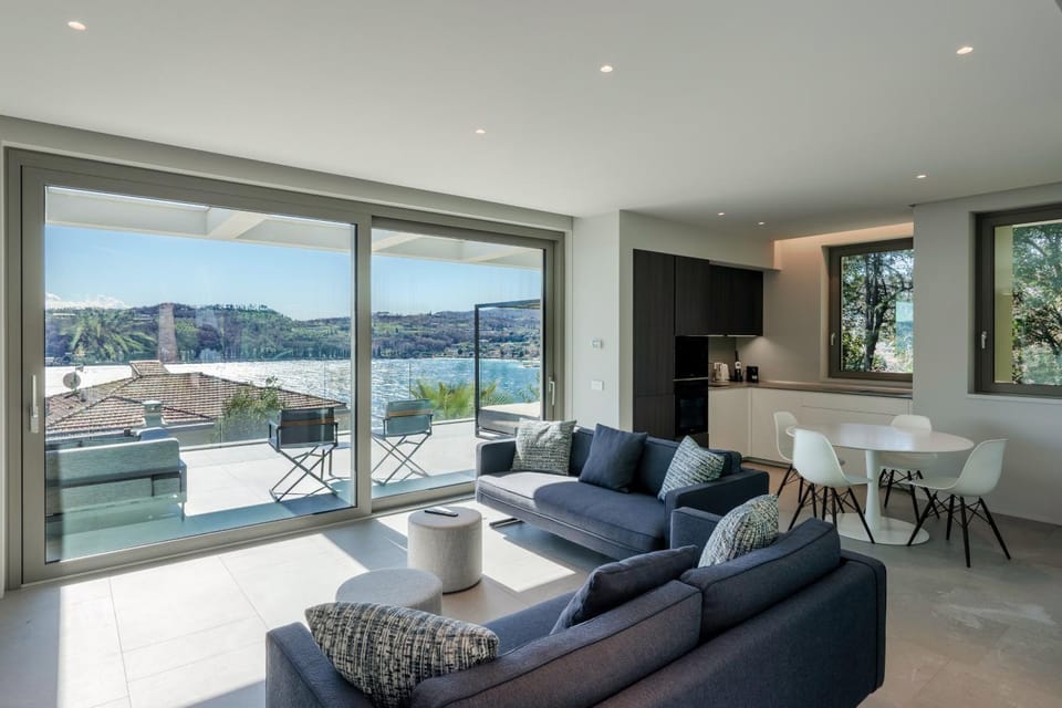 Living room, Dining area, Lake view