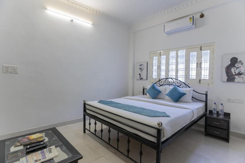 Bed, Photo of the whole room, Bedroom, air conditioner