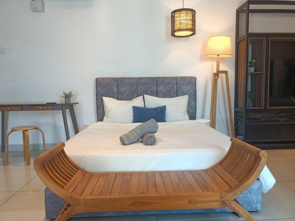 Bed, towels