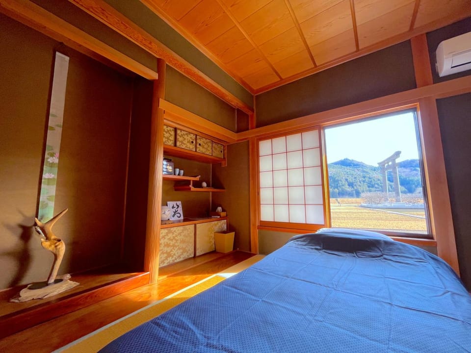 Bed, Natural landscape, Bedroom, Landmark view, Mountain view, air conditioner