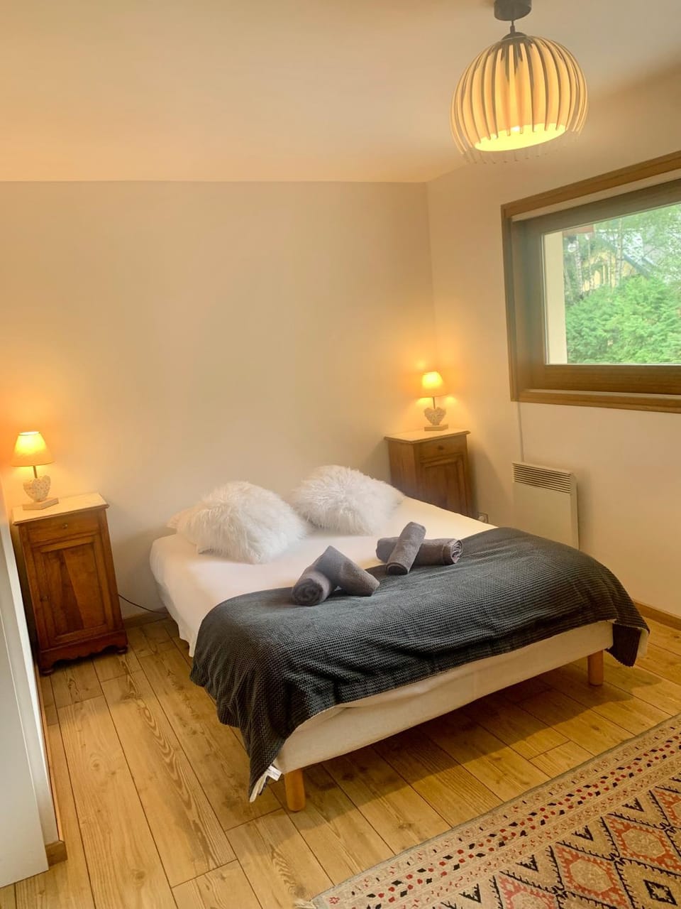 Bed, Bedroom, Mountain view, locker