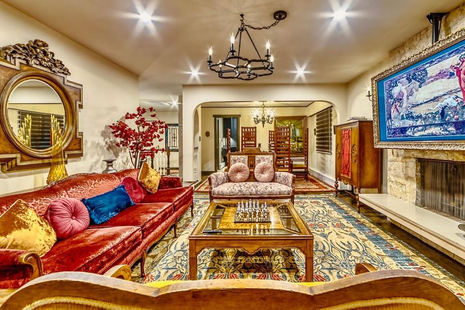 Communal lounge/ TV room, TV and multimedia, Living room, Seating area, Evening entertainment