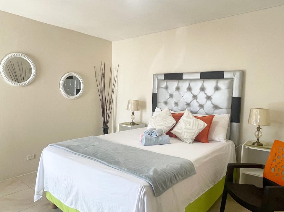 Skyline Suites, breathtaking mountains & city view apts Apartment in Montego Bay