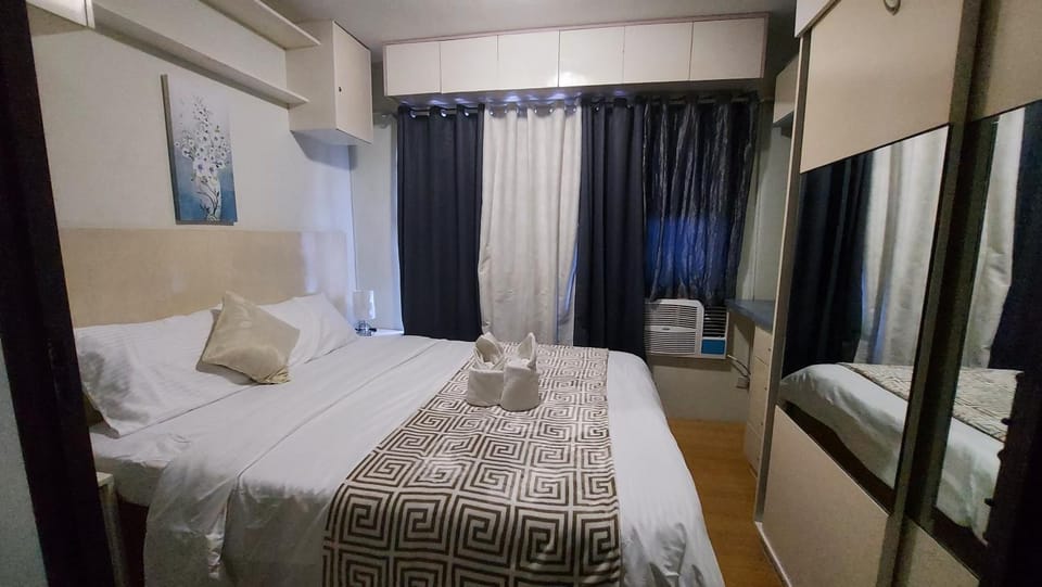 Bedroom, towels