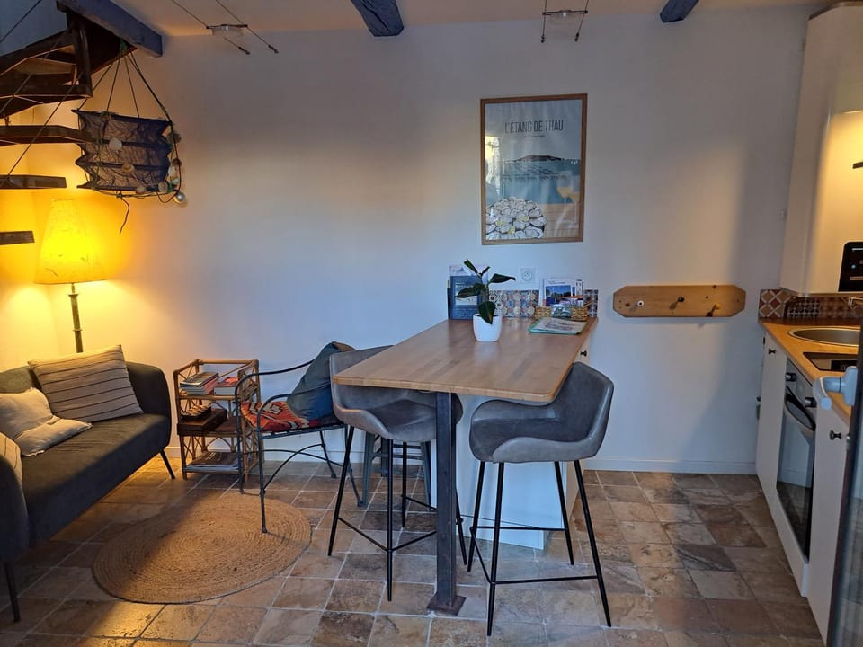 Living room, kitchen