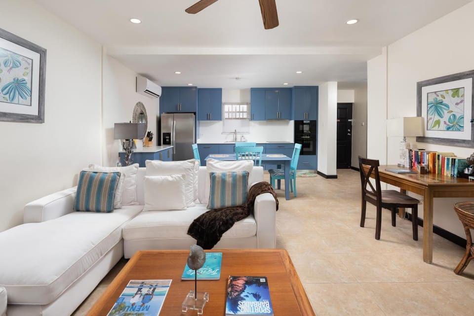 Kitchen or kitchenette, Living room, Photo of the whole room, Seating area, Dining area