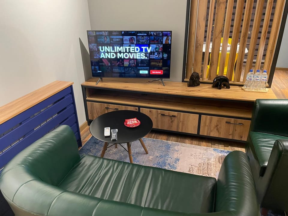Communal lounge/ TV room
