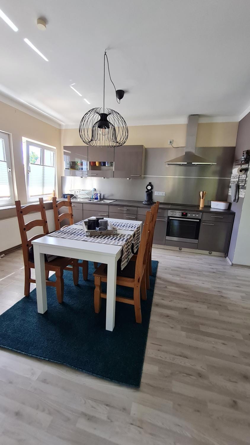 Kitchen or kitchenette, Dining area, stove