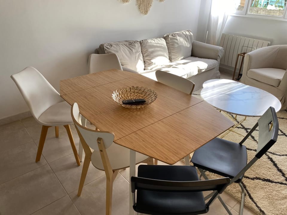 Living room, Seating area, Dining area