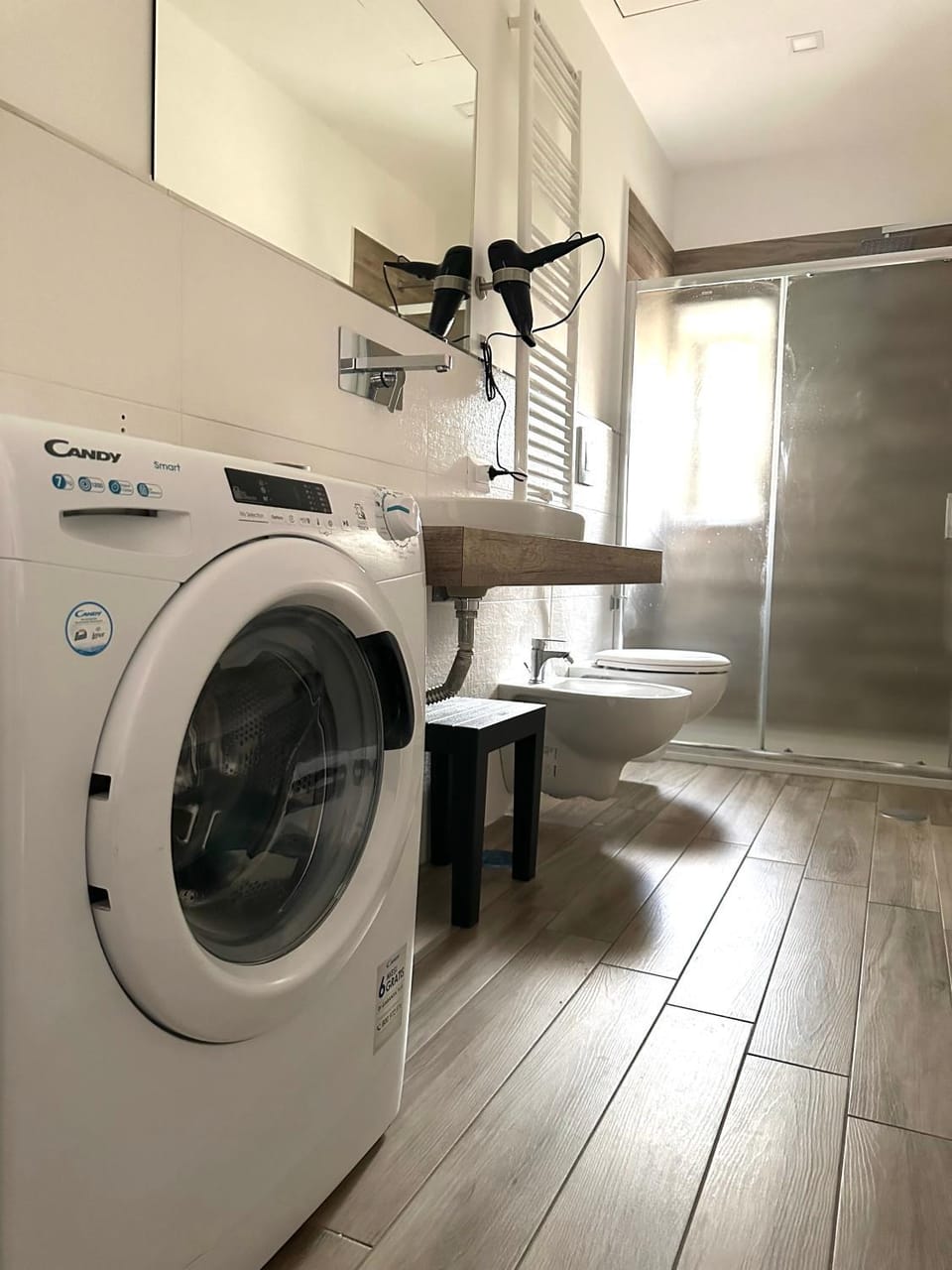 Bathroom, washing machine