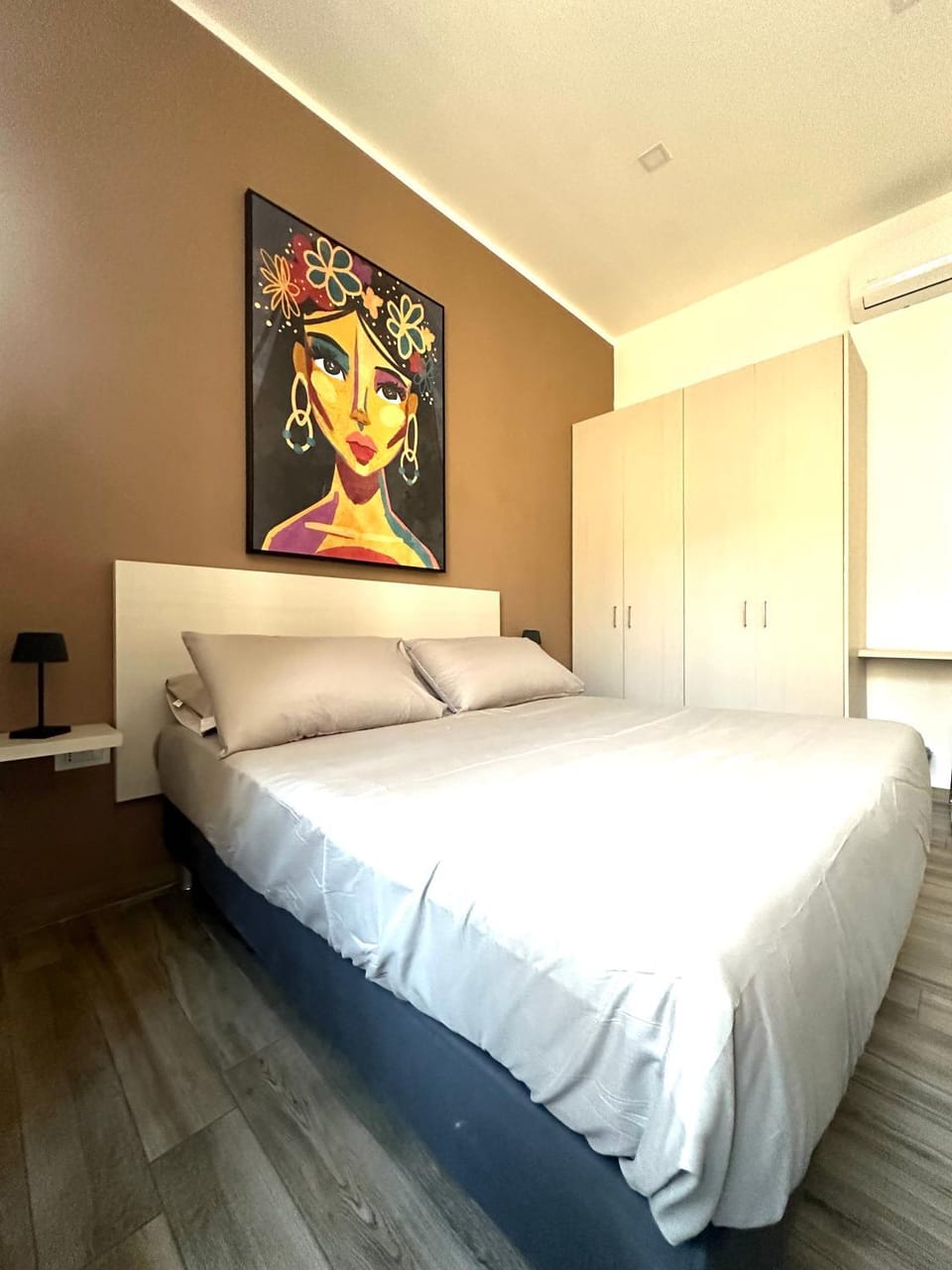 Bed, Decorative detail, Bedroom