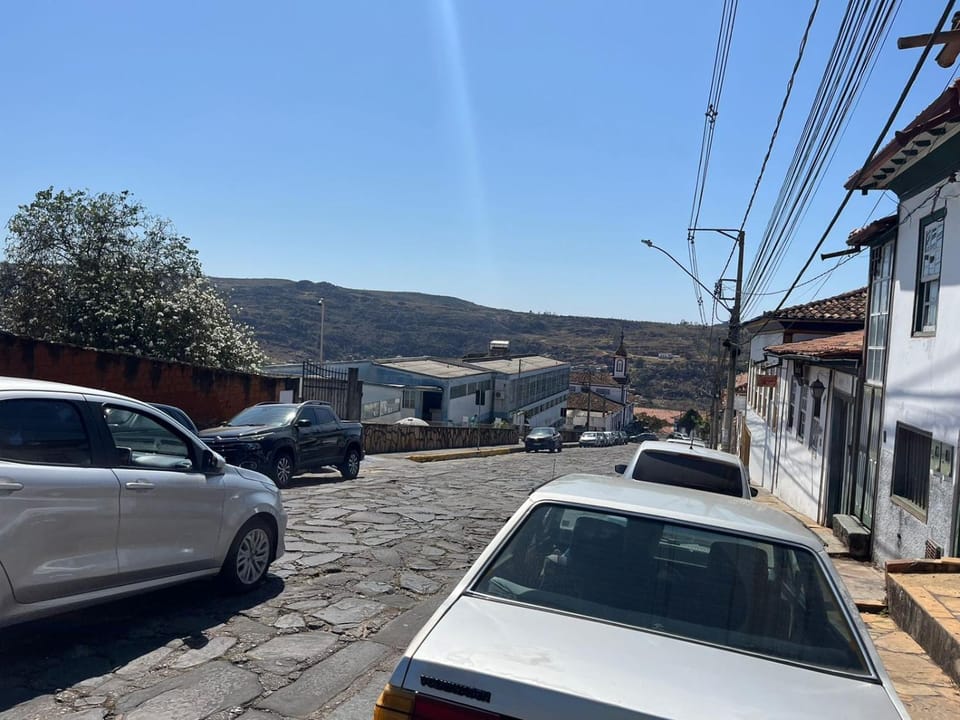 Day, Neighbourhood, Natural landscape, City view, Mountain view, Street view, Location, Parking