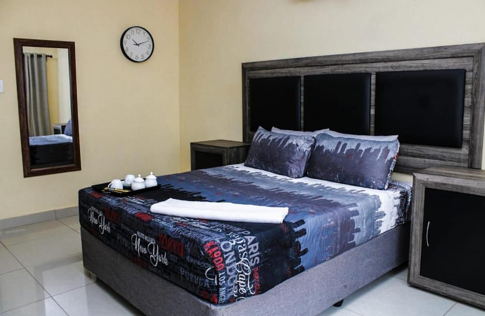 Tshukudu e Ntsho Bed and Breakfast in Gauteng