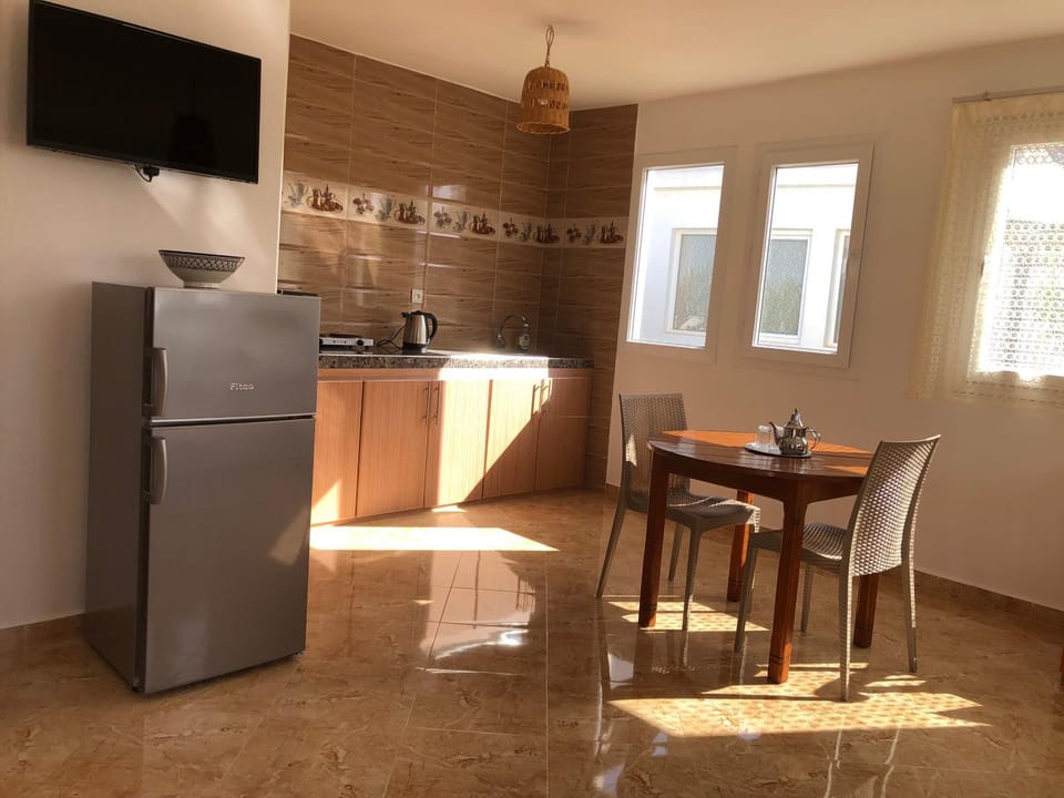 Kitchen or kitchenette, Dining area, pet friendly, stove