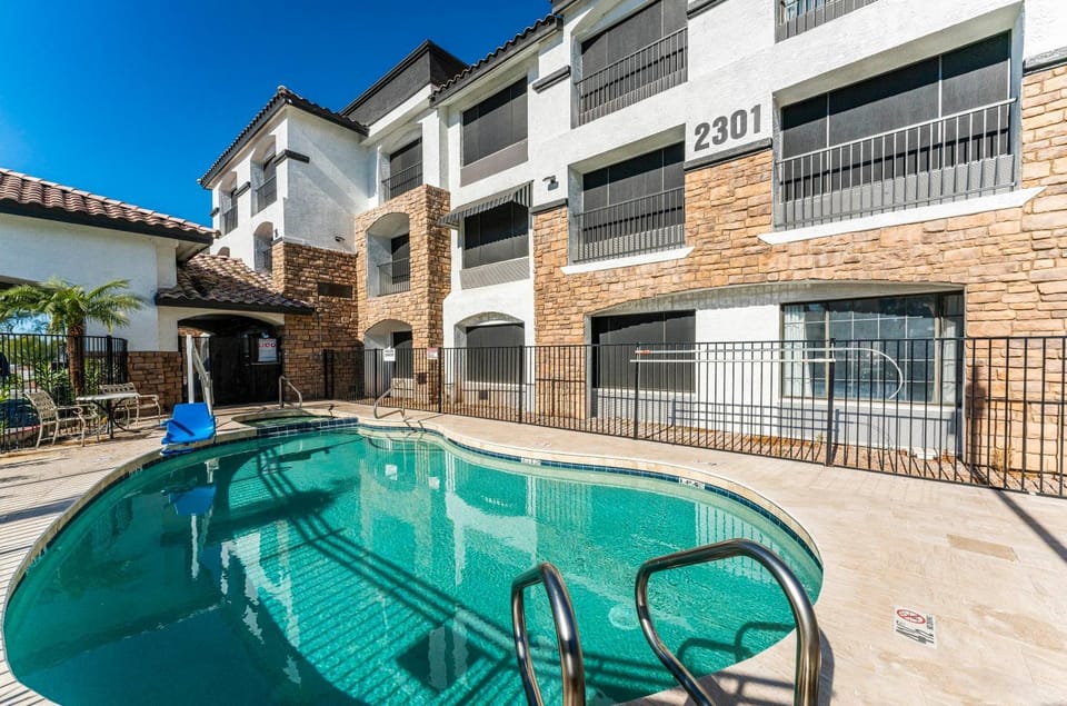 Metro Extended Stay - Tempe - Corner Studio Apartment in Tempe