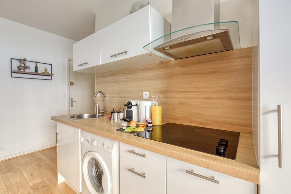 Kitchen or kitchenette, washing machine
