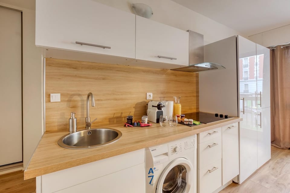 Kitchen or kitchenette, stove, washing machine