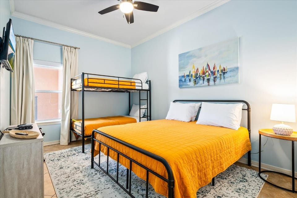 The Pelican Place - Amazing Views, Top Floor Condo Apartment in Dauphin Island