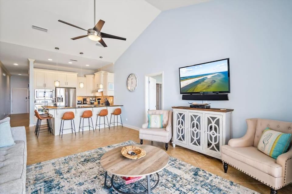Living room, Seating area, kitchen