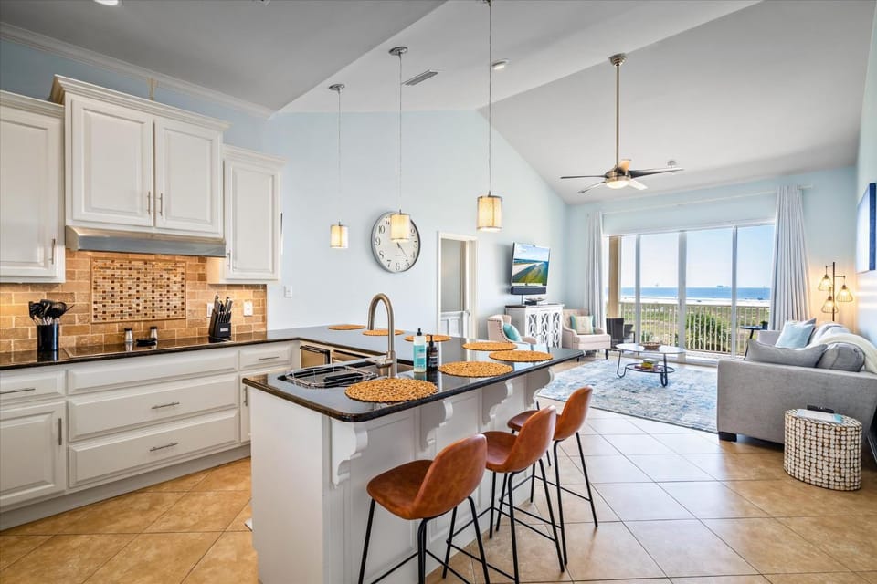 Kitchen or kitchenette, Living room, Dining area, Pool view, Sea view