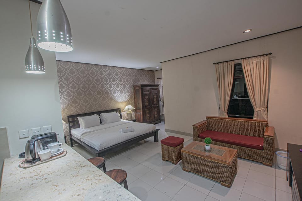 Living room, Photo of the whole room, Seating area, Bedroom