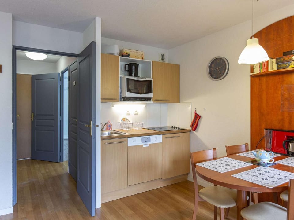 Studio cabine 4 pers avec terrasse, piscine couverte et salle de fitness, proche pistes et remontées - FR-1-404-339 Cabin in Aragon