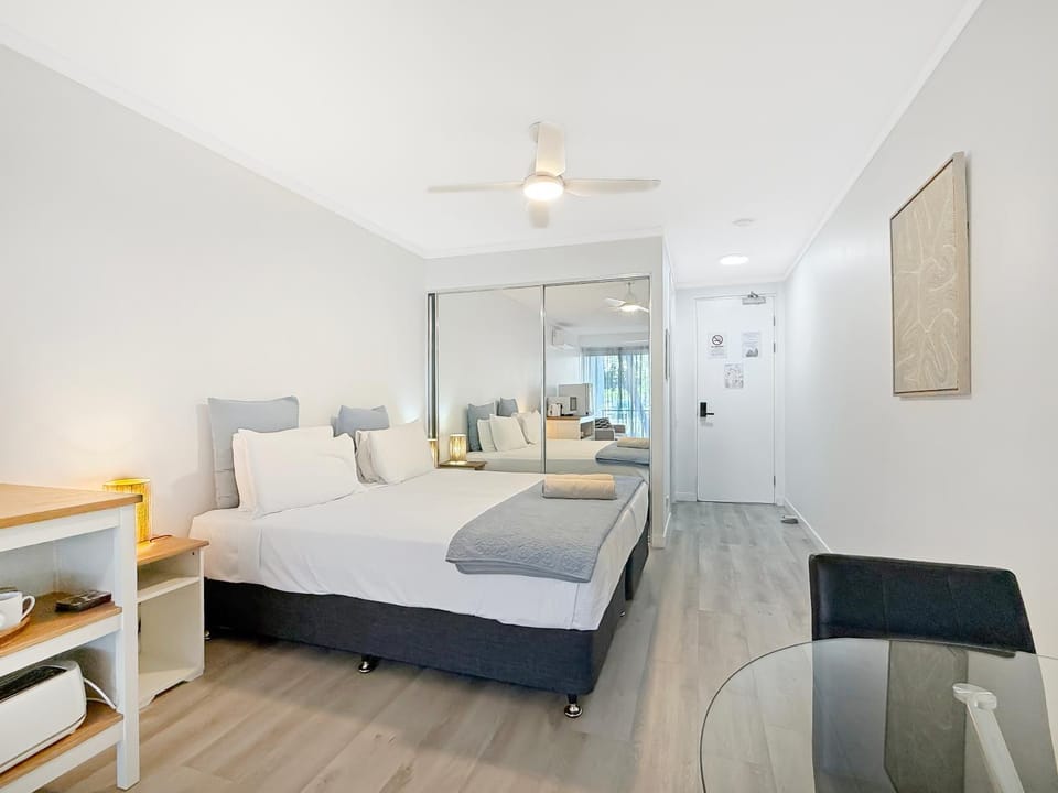 Bed, Bedroom, wardrobe