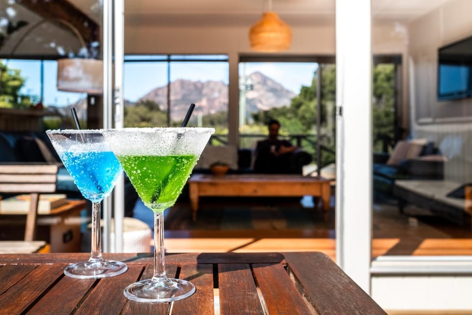 Balcony/Terrace, Living room, Mountain view