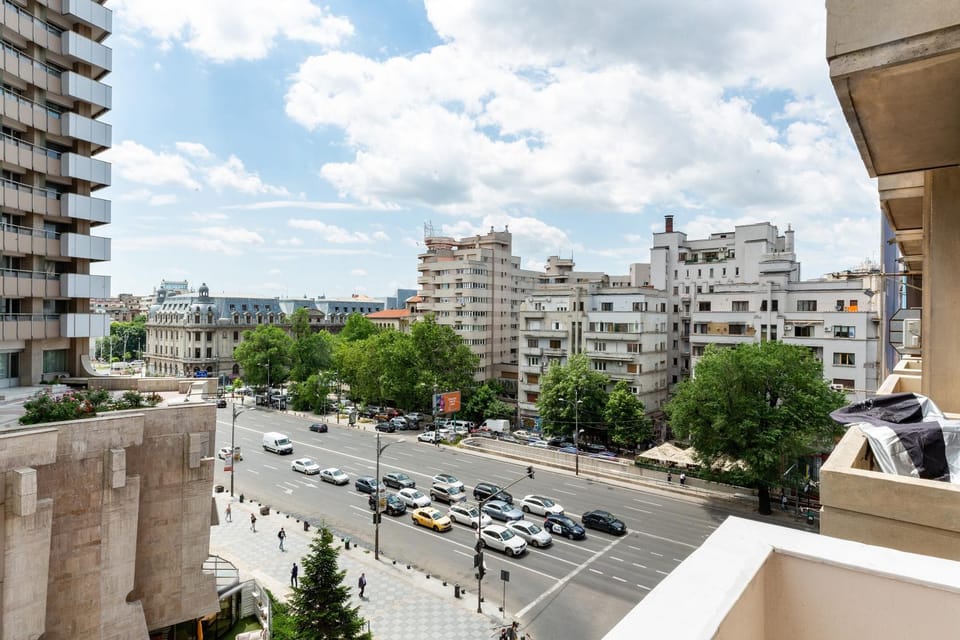 Property building, Day, Neighbourhood, City view, Street view, Parking