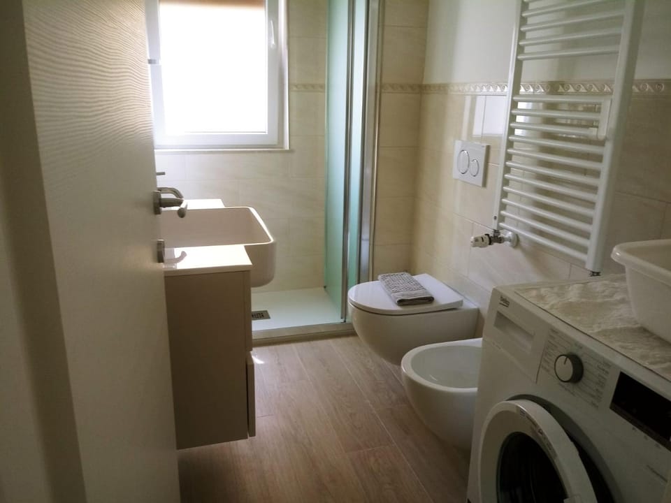 Bathroom, washing machine