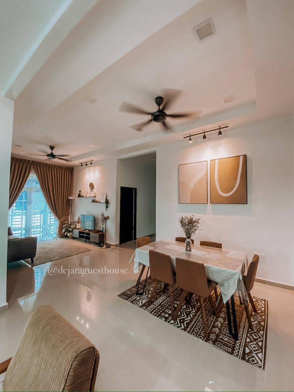 Living room, Seating area, Dining area