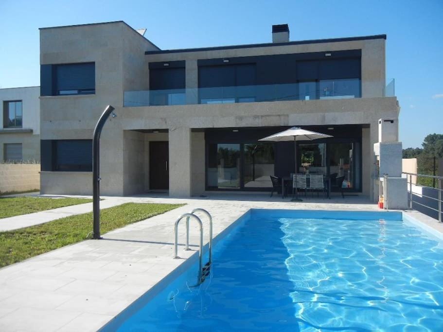 Chalet de diseño moderno en Sanxenxo House in O Morrazo