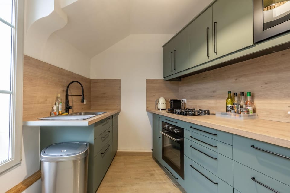 Kitchen or kitchenette, dishwasher, oven, stove