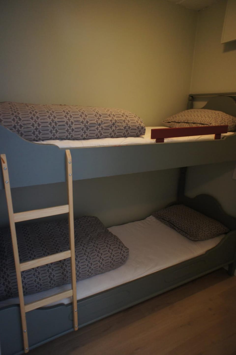 Bed, bunk bed
