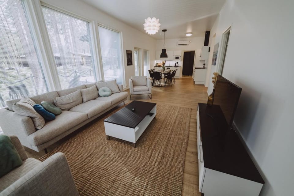 Communal lounge/ TV room, Living room, Seating area