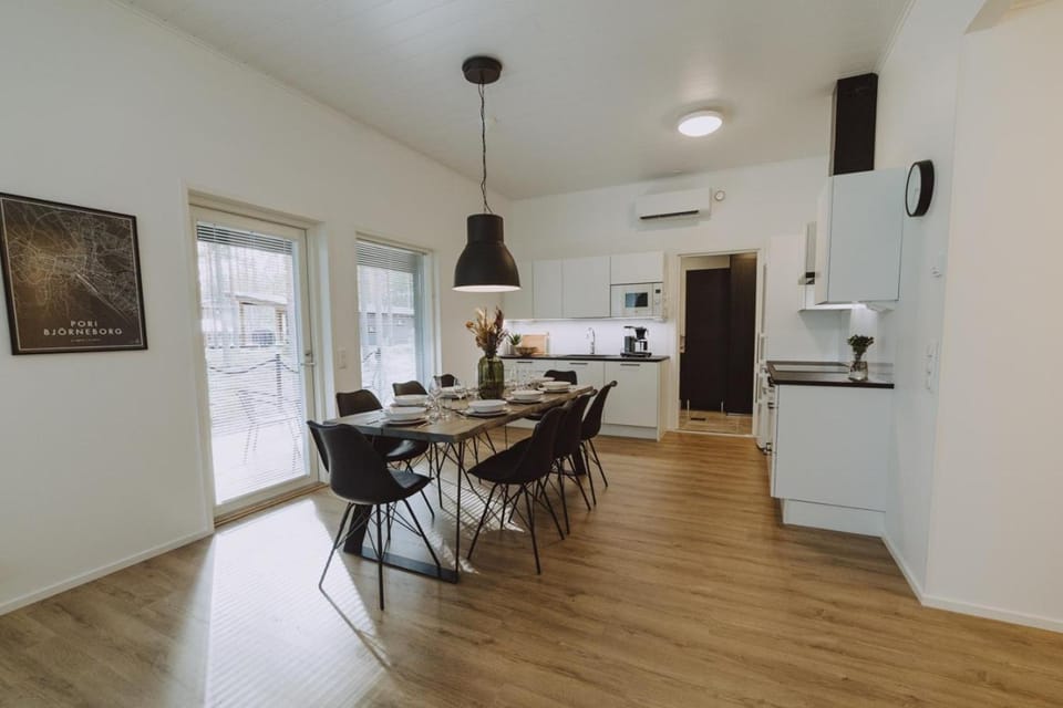Kitchen or kitchenette, Dining area, dishwasher, minibar, pet friendly, stove