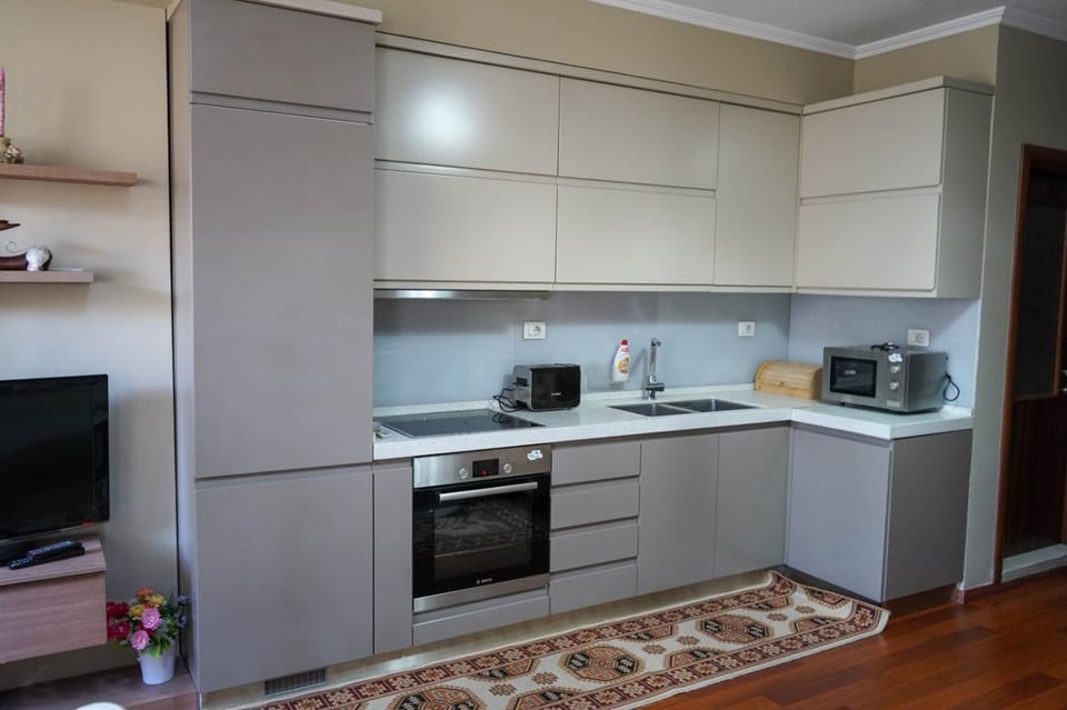 Kitchen or kitchenette, pet friendly, stove