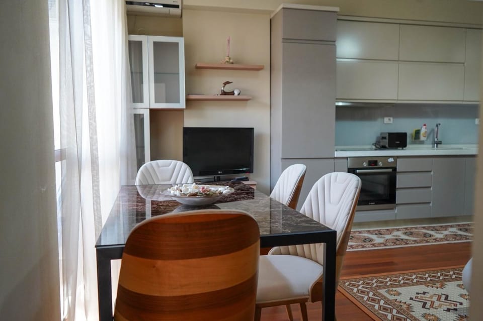 TV and multimedia, Kitchen or kitchenette, Living room, Seating area, Dining area, minibar, oven, pet friendly, stove