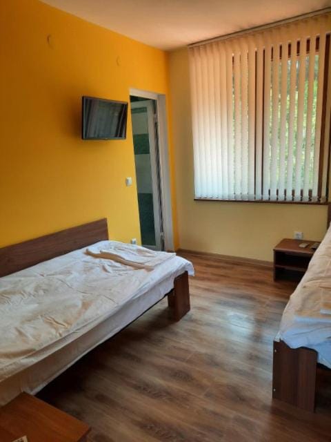 TV and multimedia, Photo of the whole room, Bedroom, towels, air conditioner