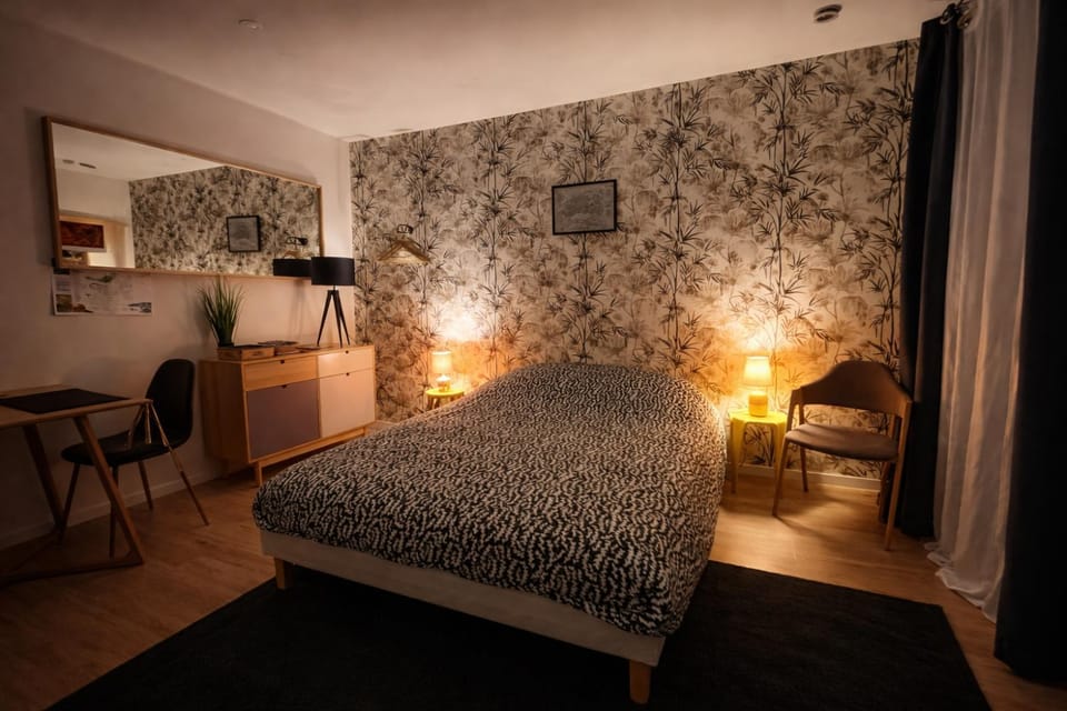 Bed, Photo of the whole room, Bedroom