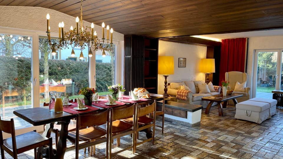 Living room, Seating area, Dining area