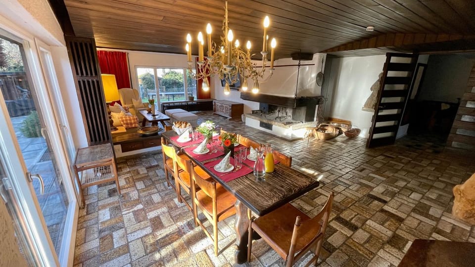 Living room, Seating area, Dining area