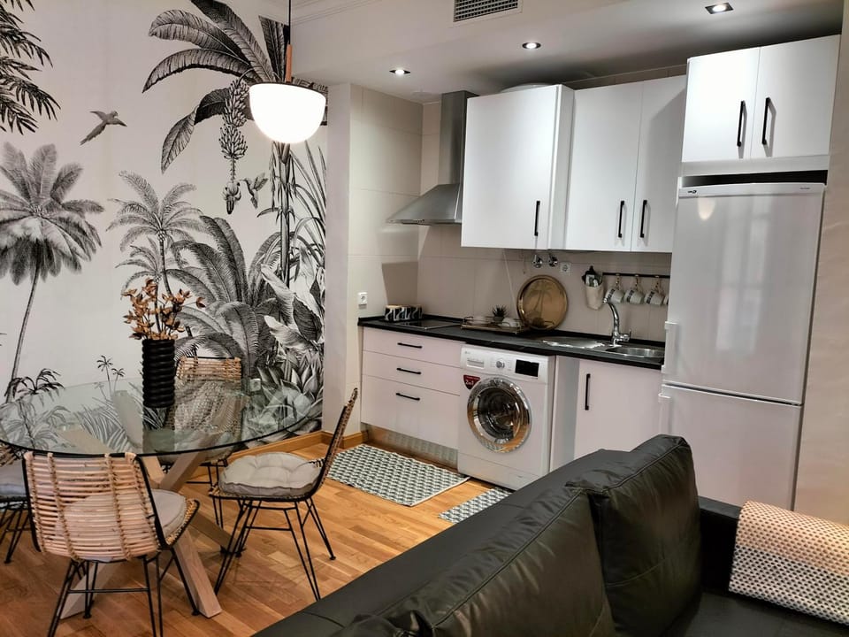 Dining area, kitchen