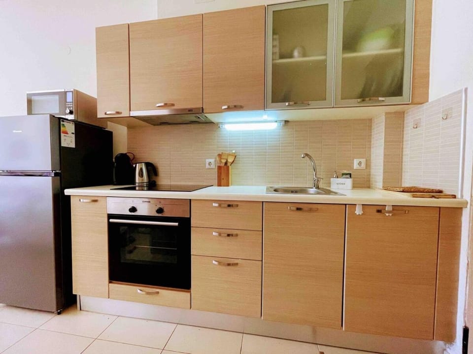 Kitchen or kitchenette, pet friendly, stove